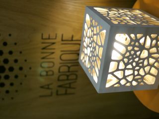 Illustration Luminaire Voronoi